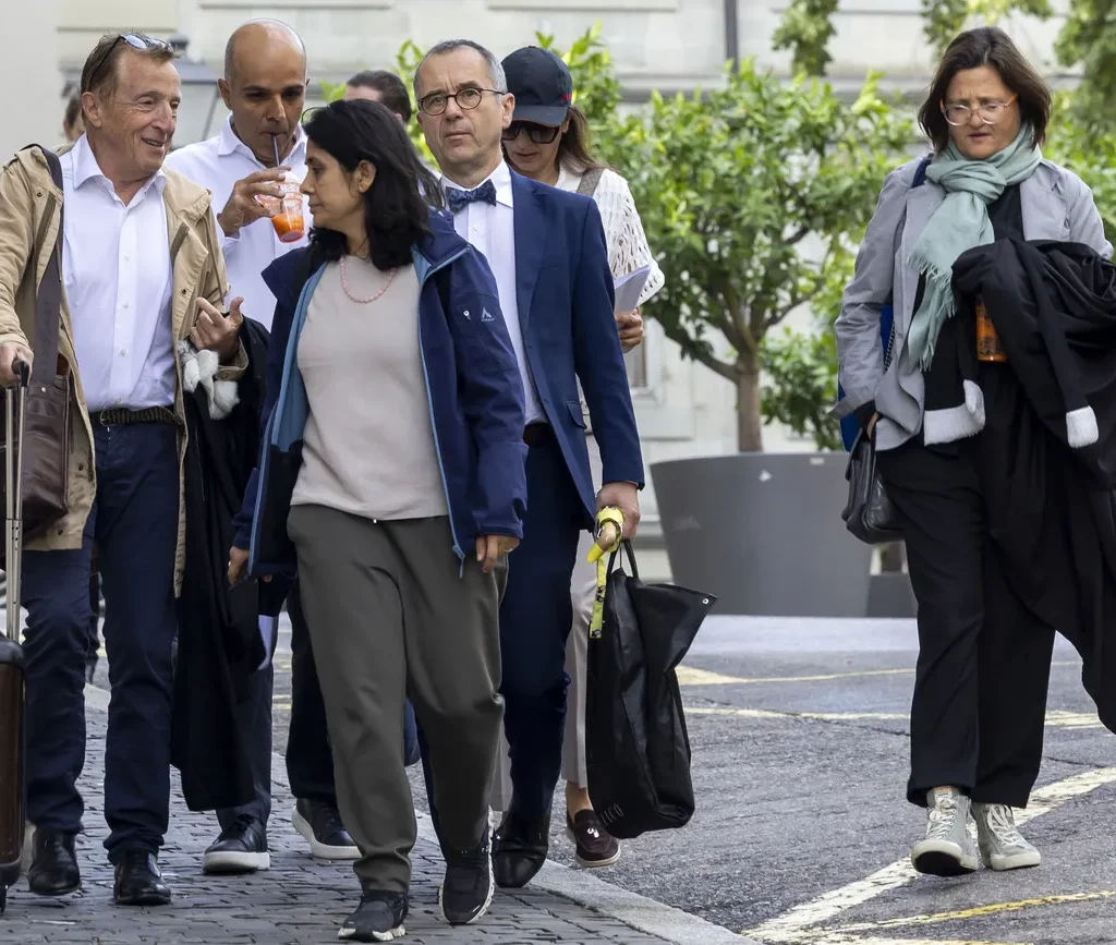 Members of the Hinduja family and their lawyers arrive at the Geneva courthouse for a human trafficking trial in June 2024 [Image: Keystone/Salvatore Di Nolfi via Swissinfo].