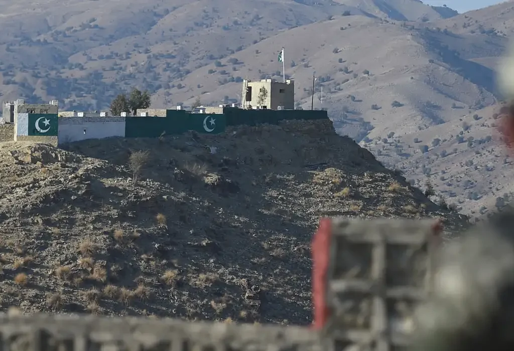 10 Pakistani security personnel were killed in a militant attack near Dera Ismail Khan, claimed by the TTP in retaliation.