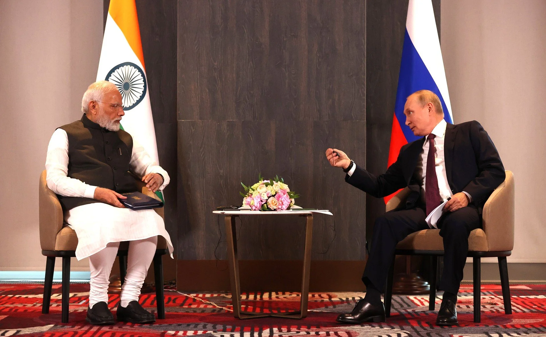 Russian President Vladimir Putin meets with Indian Prime Minister Narendra Modi on the sidelines of the Shanghai Cooperation Organisation (SCO) leaders' summit in Samarkand, Uzbekistan, on Sept. 16 [AFP]