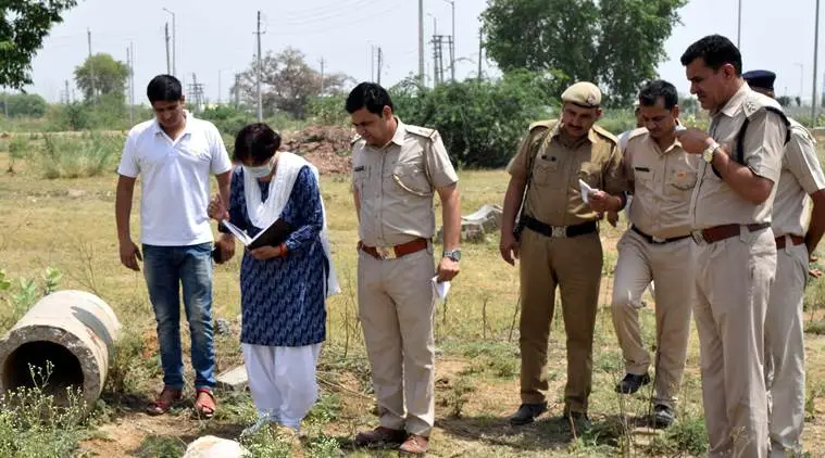 Forensic experts and police personnel at the murder spot during the Rohtak Case