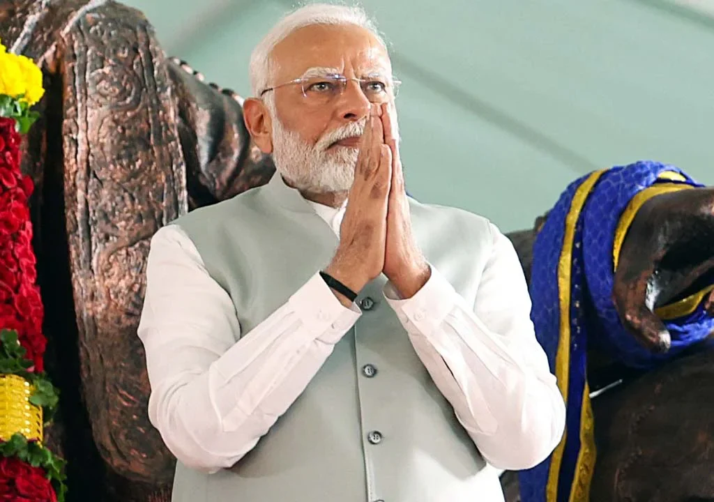 PM Modi's plane faces technical snag in Deoghar, Jharkhand; Rahul Gandhi's chopper delayed during campaign. [Image via NDTV]