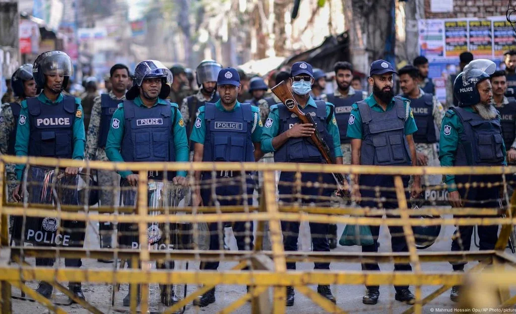 Law enforcement stood watch outside India's main diplomatic building in Bangladesh [AP Photo]