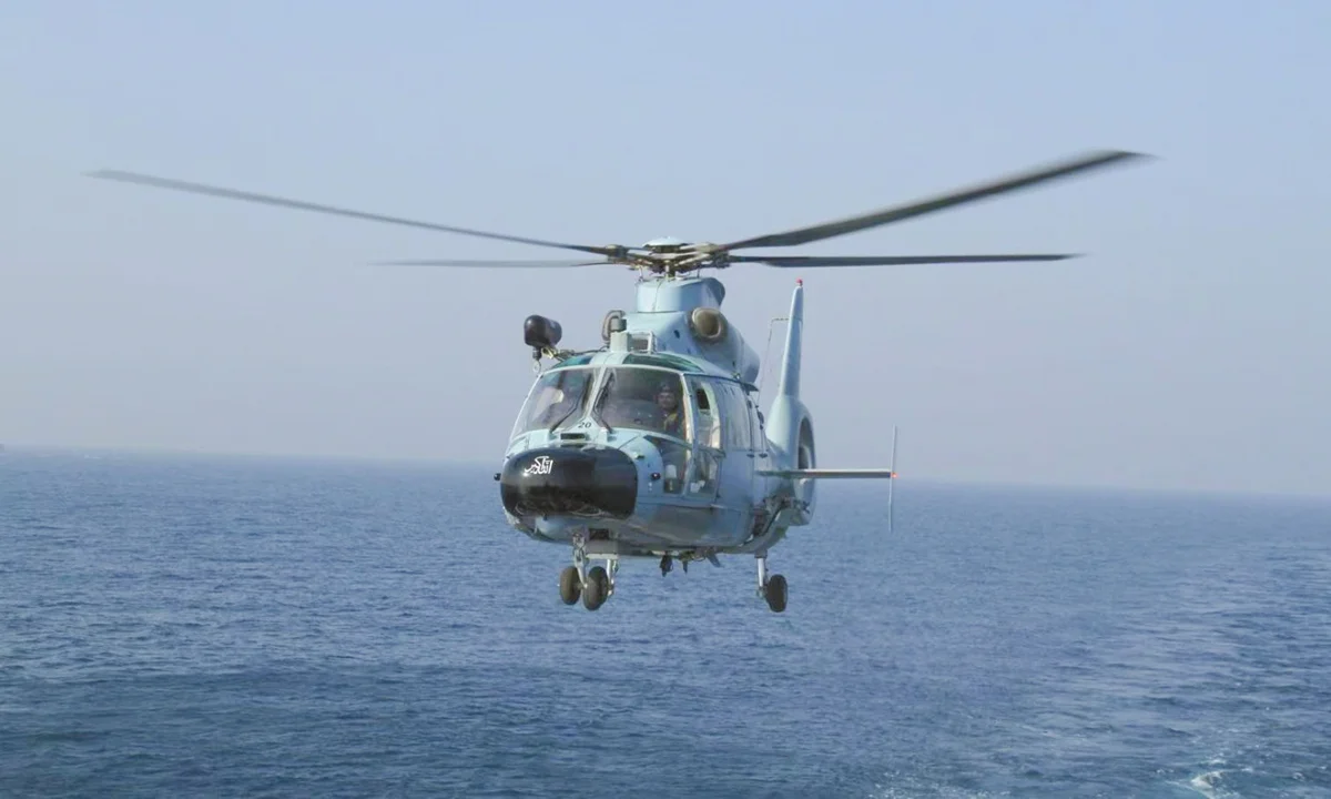 A China-built Z-9 shipborne helicopter of the Pakistan Navy flies over the sea. 
[Photo: Courtesy of the Pakistan Navy]