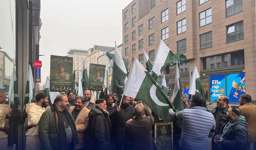 Pakistanis in Antwerp rally to boost remittances, foster ties, and support Pakistan's economy through global initiatives. [Image via Samaa]