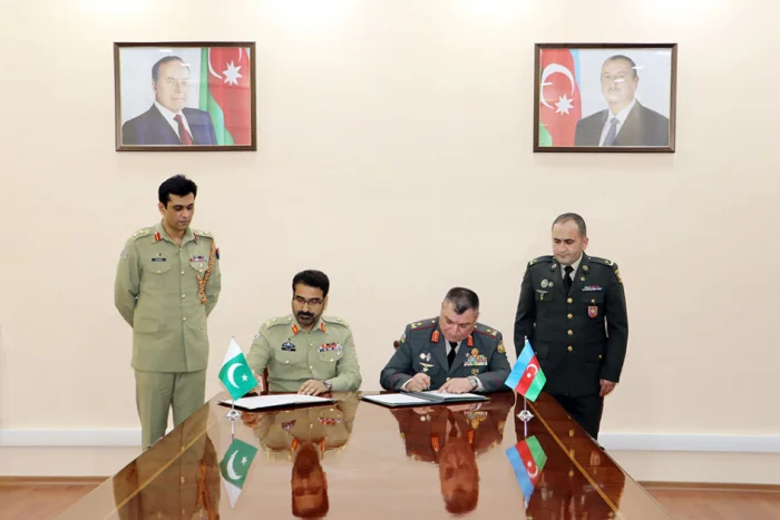 Deputy Commander of the Land Forces of the Azerbaijan Army and Pakistan Army delegation strengthen military ties, sign staff talks deal to boost joint exercises and expertise. [Image via Azerbaycan 24]