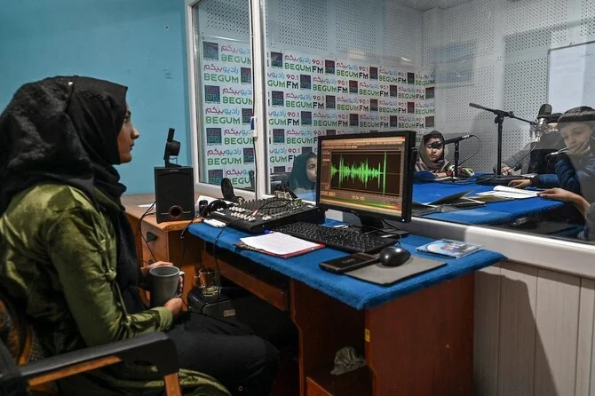 Afghan women-led Radio Begum resumes broadcasts after Taliban lifts suspension over alleged foreign media ties. [Image via Getty Images]