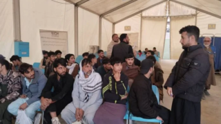 63 Afghan migrants released from prisons of Pakistan and repatriated as deportations of undocumented Afghans continue. [Image via Khaama Press]