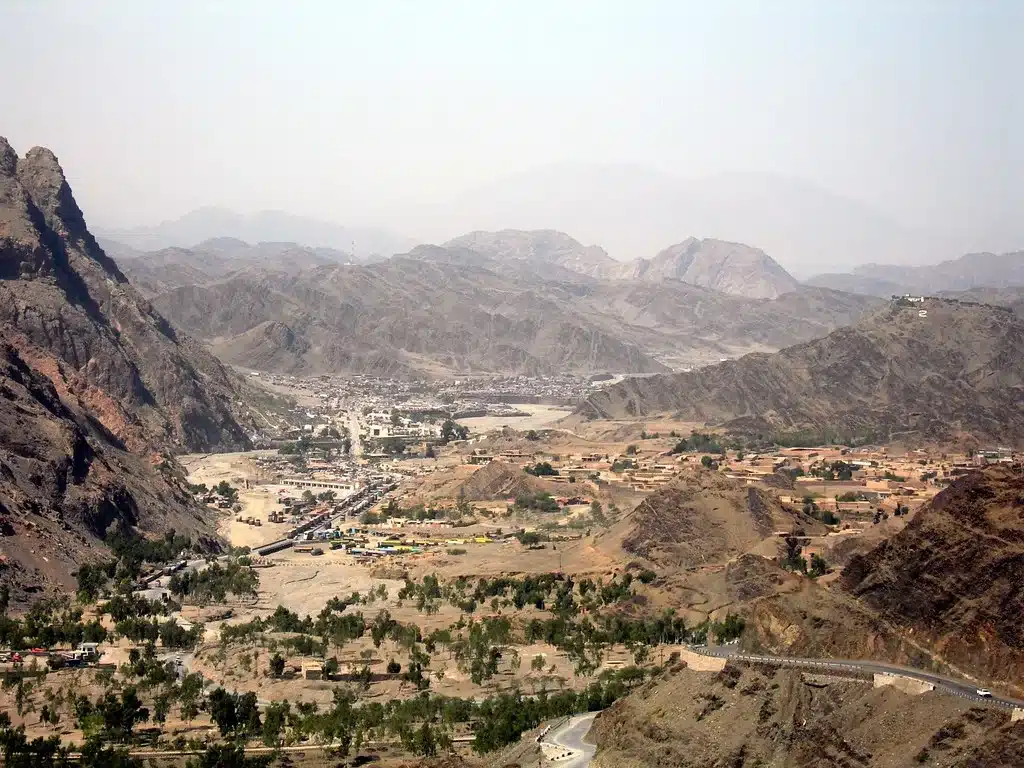 286739707_7d890b5952_b Afghan jirga intervenes as tensions rise at Torkham; excavator removed, ceasefire talks continue amid border dispute.