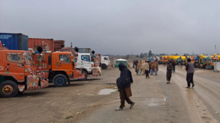 Torkham border closure enters third week since Feb 21 as cross-border clashes escalate at Torkham amid AIG’s disputed construction. [Image via Reuters]