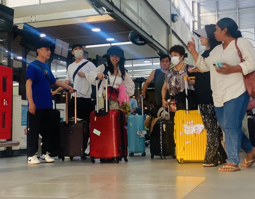 Maldives records over 100,000 tourist arrivals for the third month of 2025, with China leading as the top source market. [Image via Raajje]