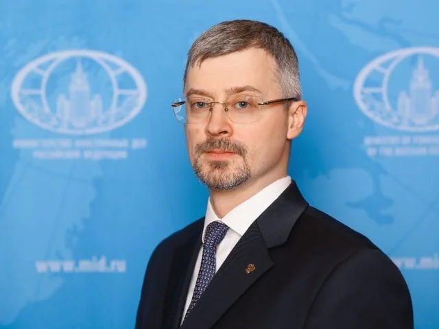 Russia’s envoy denies claims of Pakistan supplying arms to Ukraine, stresses strong ties and regional security cooperation. [Image via The Express Tribune]