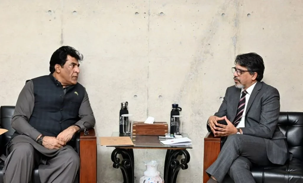 Pakistan updates Bangladesh on rising India-Pakistan tensions, Kashmir attack, and bilateral talks during Dhaka meeting. [Image via Bangla Tribune]