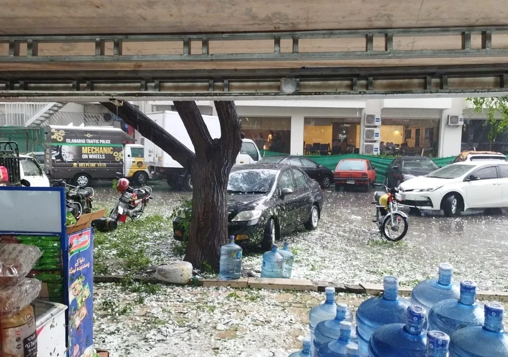 Pakistan faces hailstorms in Islamabad and heatwaves in the south. Authorities issue weather alerts and safety warnings.