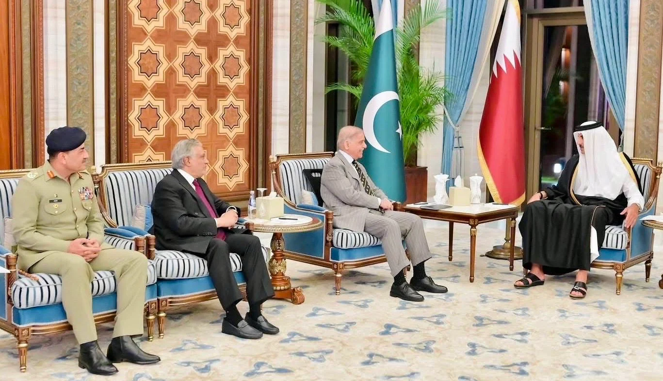 PM Shehbaz meets Qatar’s Emir in Doha, reaffirming strong ties and advancing strategic economic cooperation.