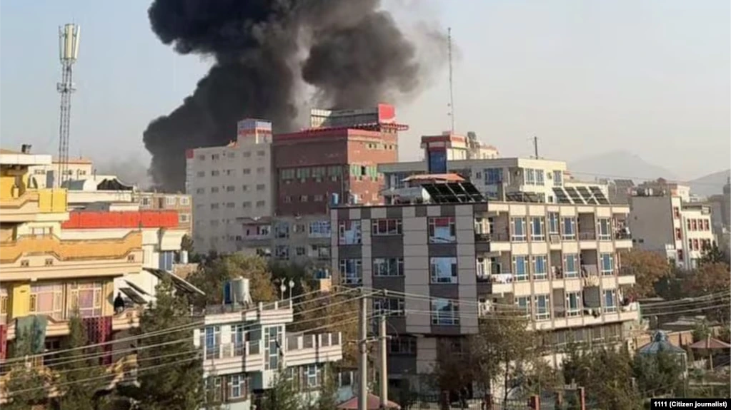 Smoke rising from a building in the Taimani area of Kabul after Pakistani air strikes