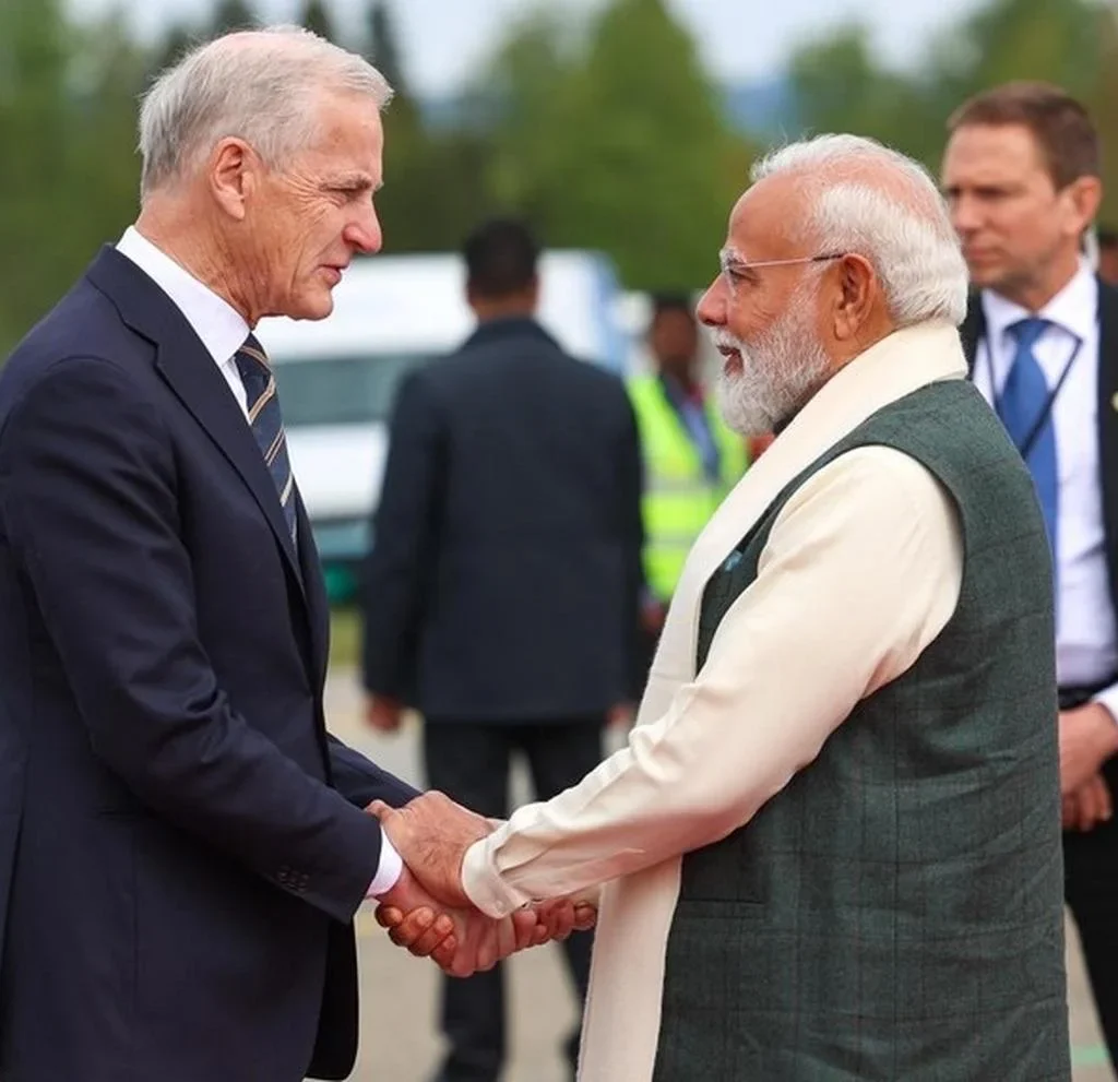 Modi being received by Norway counterpart Jonas Gahr Store