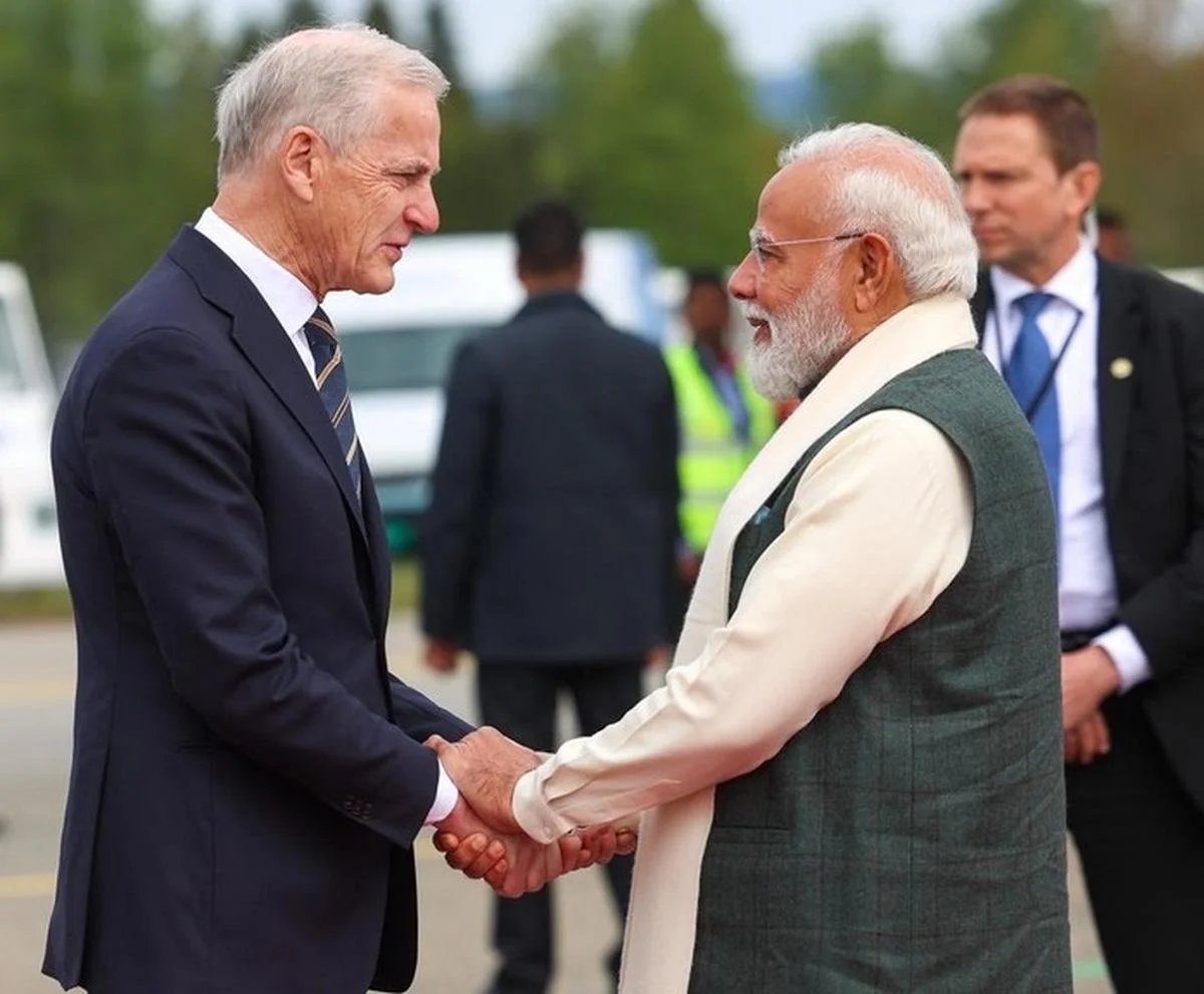 Modi being received by Norway counterpart Jonas Gahr Store