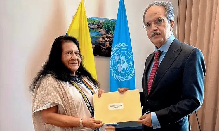 Ambassador Asim Iftikhar Ahmad handing over DPM/FM’s Letter on India’s IWT Violations to the President of the Security Council