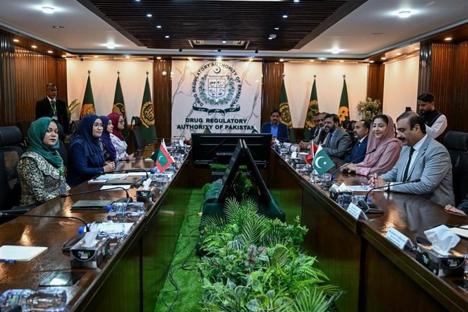 The Maldivian and Pakistani delegations seated on either side of a meeting table at the Drug Regulatory Authority of Pakistan.
