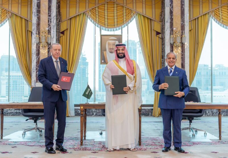 The three leaders at Al-Safa Palace, Makkah, 7 August 2026. Source: Pakistan Ministry of Foreign Affairs / Saudi Press Agency.