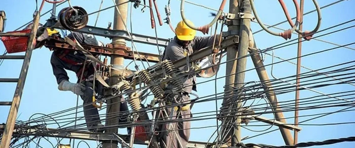 PAJCCI hails PM Shehbaz Sharif's Rs. 7.41/unit power tariff cut, calling it a boost for industry, economy, and public relief. [Image via APP]