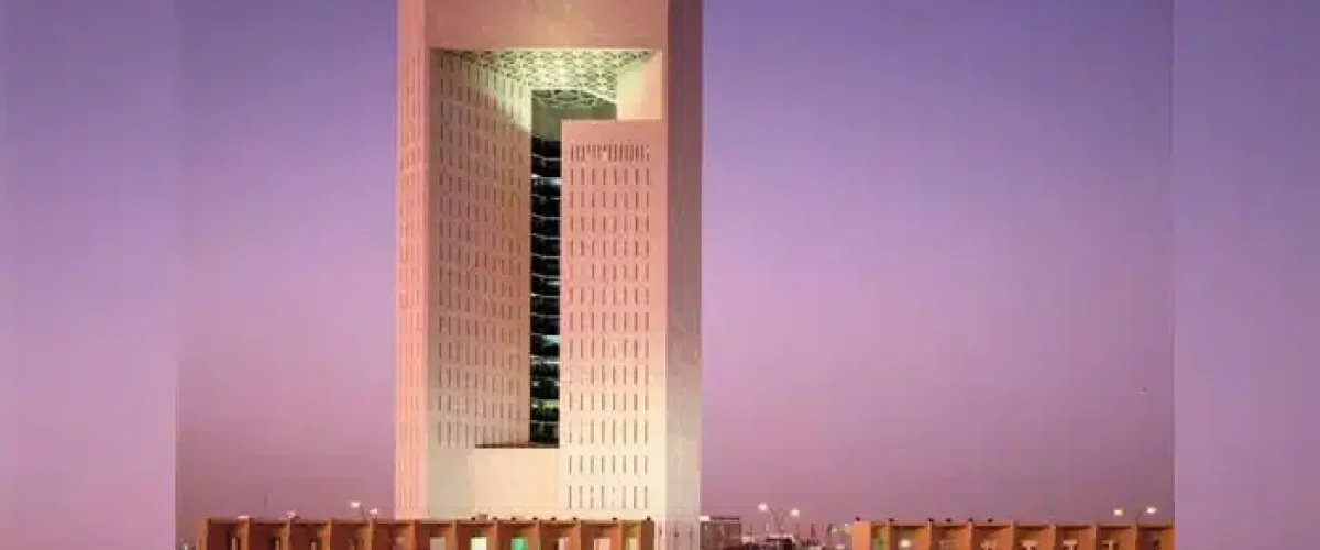 Pakistan explores syndicate financing from IsDB and seeks Saudi Oil Facility amid IMF concerns over the SOF's viability. [Image via The News]