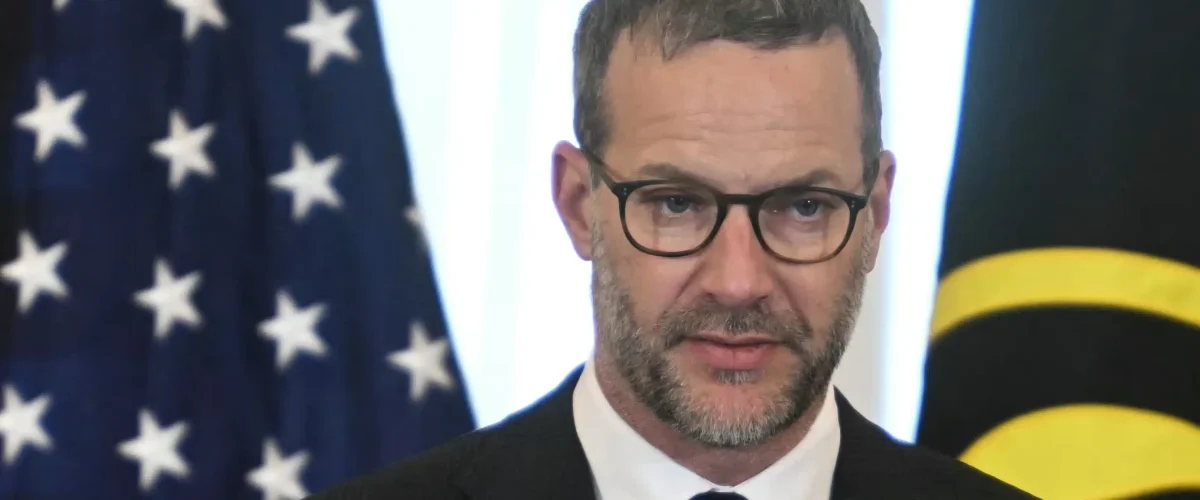 US envoy Adam Boehler confirms Hamas ceasefire talks, sparking backlash from Netanyahu and debate over US-Israel tensions. [Image via AFP]