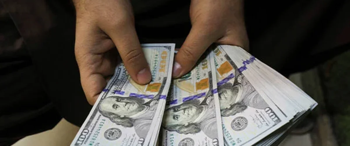 Pakistan’s foreign investment drops 19% amid political uncertainty, despite rise in FDI and ongoing economic reforms. [Image via Reuters/File]