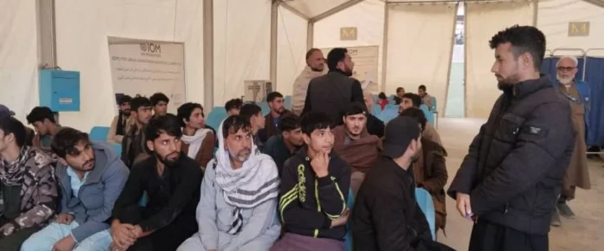 63 Afghan migrants released from prisons of Pakistan and repatriated as deportations of undocumented Afghans continue. [Image via Khaama Press]