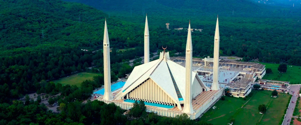 Extremist Rhetoric and Constitutional Reality: The Case of Pakistan’s Islamic Identity