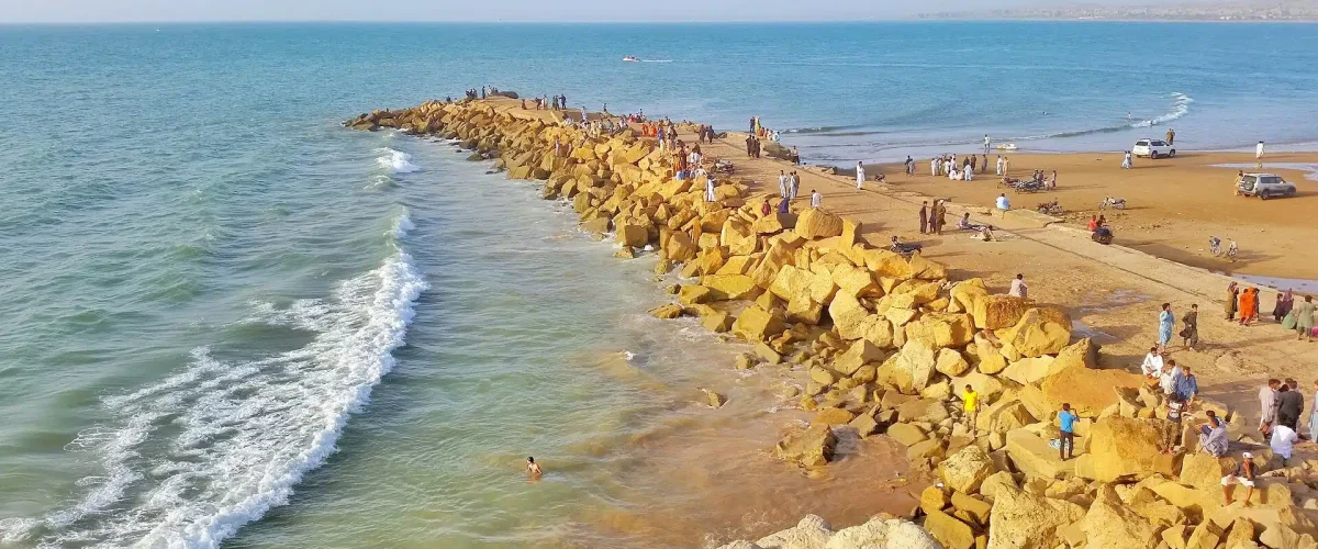 Pakistan, a country blessed with a rich coastline, continues to suffer from Sea Blindness, missing out on economic opportunities in its maritime sector. [Image via commons.wikimedia]