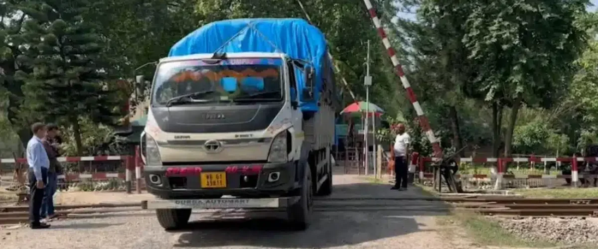 India ends transshipment facility for Bangladesh exports via land borders, citing congestion and trade disruptions. [Image via Bangla Tribune]