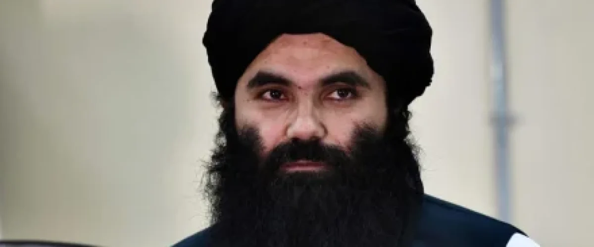 FBI removes $10M bounty on Sirajuddin Haqqani amid US-Afghan talks, signaling possible diplomatic engagement. [Image via Tolo News]