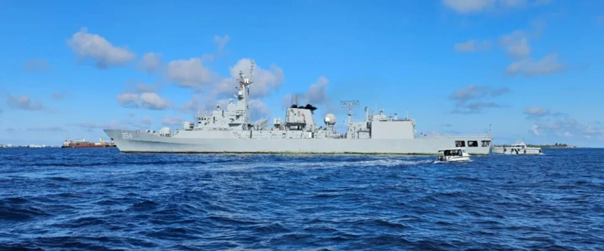 Pakistan Navy Ship (PNS) Aslat arrives in Male’ for a four-day goodwill visit to strengthen defense and diplomatic ties. [Image via Pakistan High Commission]