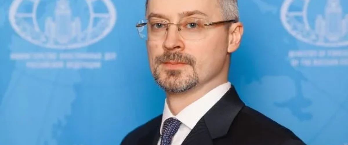 Russia’s envoy denies claims of Pakistan supplying arms to Ukraine, stresses strong ties and regional security cooperation. [Image via The Express Tribune]