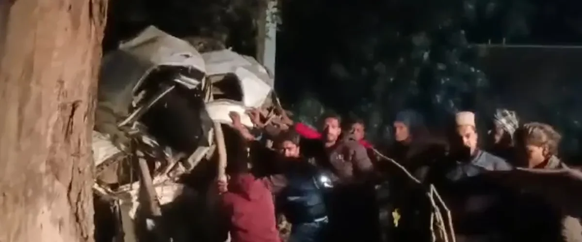 5 people each died and several others were injured in separate road crashes in Pilibhit and Chitrakoot districts, in India, on Friday. [Image via NDTV]