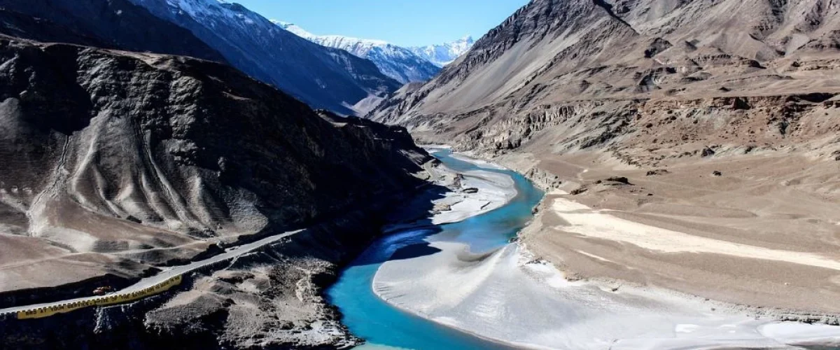 India blames Pakistan after deadly Pahalgam attack kills 26; suspends Indus Waters Treaty, escalating regional tensions. [Image via Pixabay]